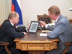 Путину показали ударопрочный школьный "планшет"