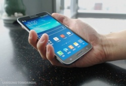 Samsung представил первый в мире смартфон с изогнутым дисплеем   