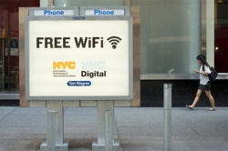 Таксофоны Москвы будут раздавать Wi-Fi
