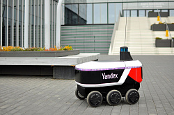 Беспилотный робот-курьер «Яндекс.Ровер» был замечен в центре Москвы