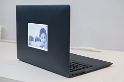 Intel показала ноутбуки с дополнительными E ink-экранами как у читалок